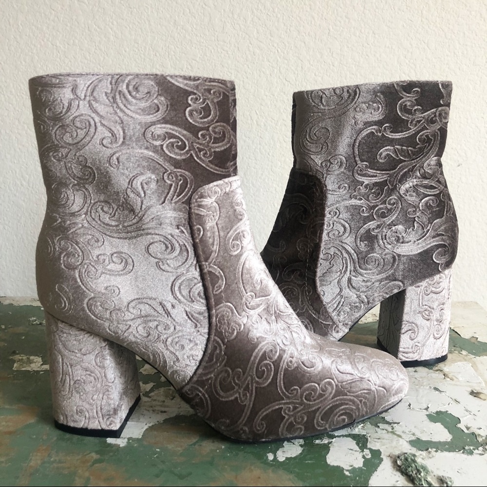 REFRESH {Nordstrom} Brocade Velvet Booties New 8